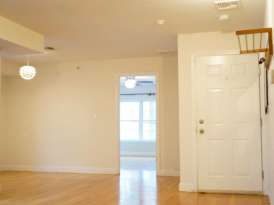 Entrance, dining room, to front bedroom