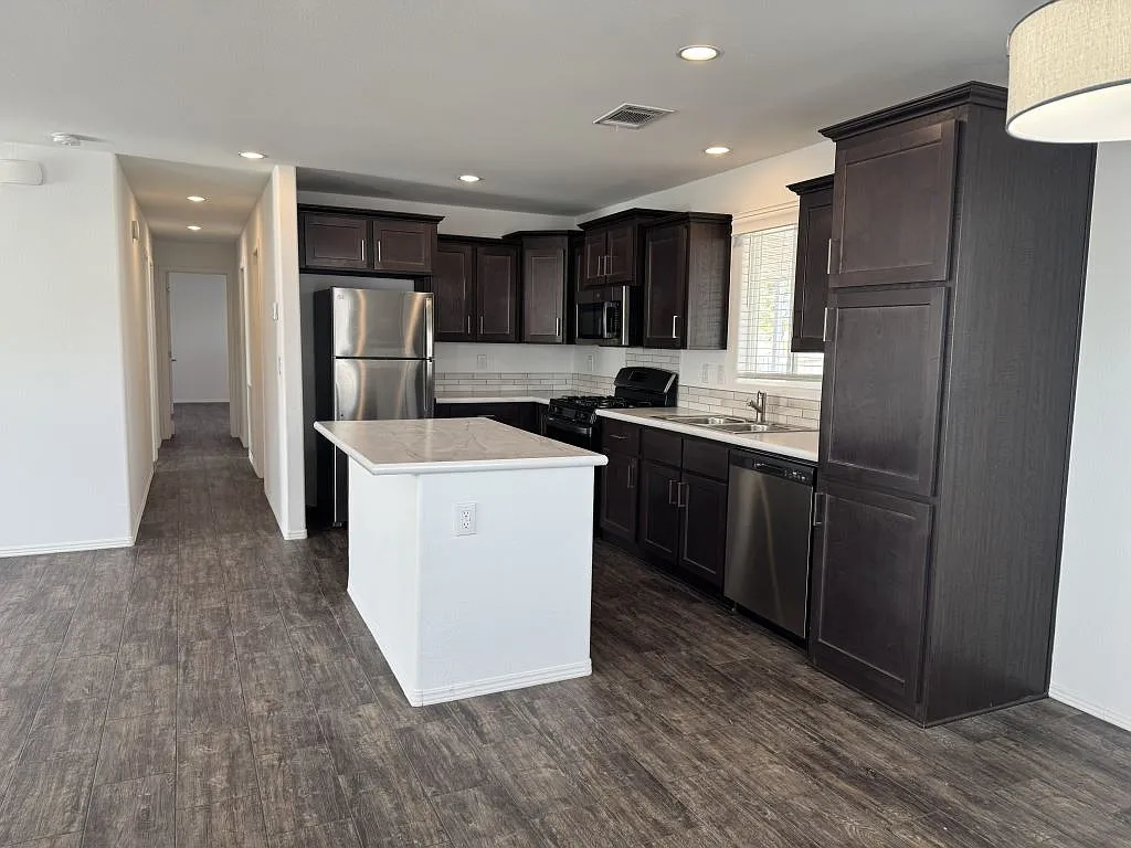 Building Photo - 1111 N Lamb Blvd #128