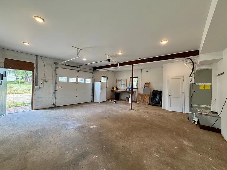 1500 Meridian St — Photo 50
