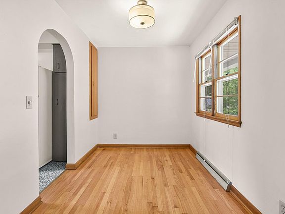 4th image of 1826 Schlimgen Ave