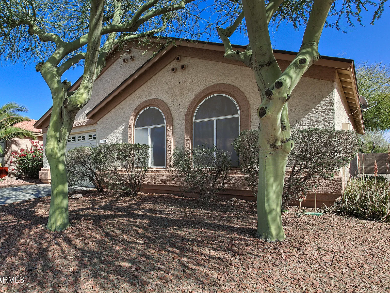 2 bed, 2.0 bath, 985 sqft, $1,750 — Photo 2