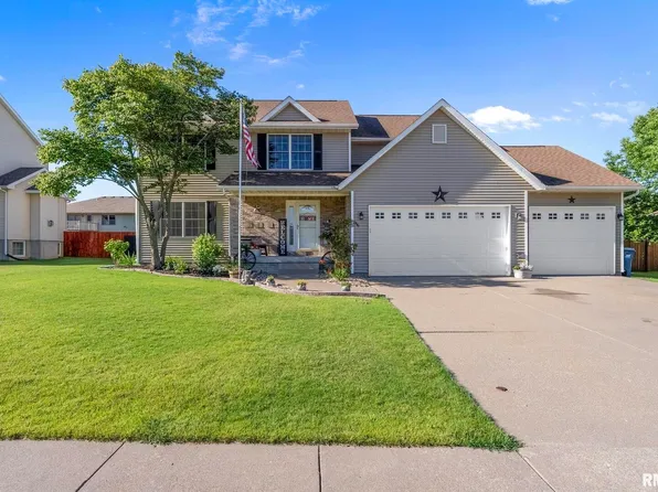 909 W Hickory St, Eldridge, IA 52748