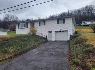 1175 Maple St, Farmington, WV 26571