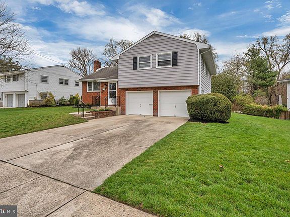 3rd image of 180 Cherry Tree Ln
