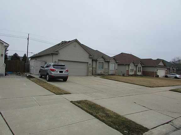 3rd image of 31573 Riverbend Dr