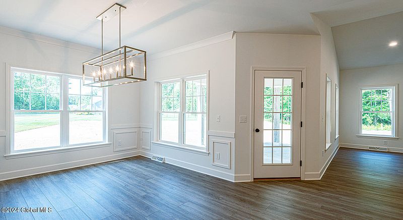 5th image of 19 Farmington Court