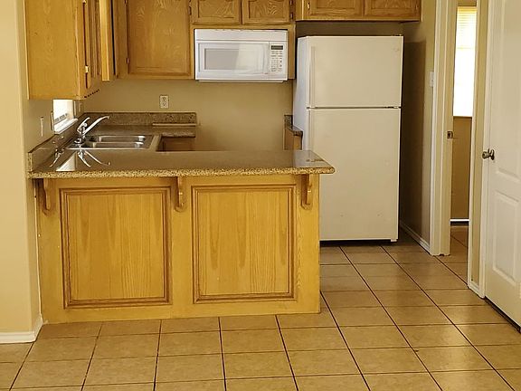 2nd image of 904 S Palm Dr #3