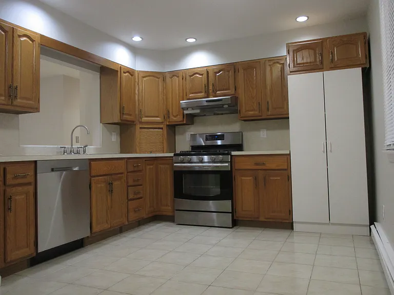 515 Broad Ave #2 — Photo 4