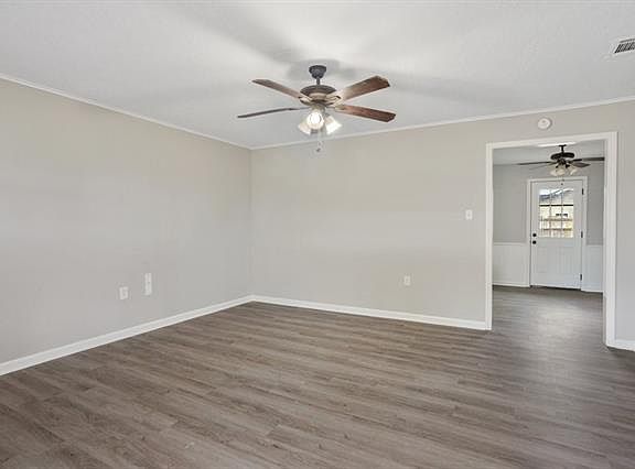 4th image of 1013 Garden Dr