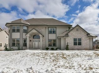 W134N6108 Tall Oak Ct, Menomonee Falls, WI 53051