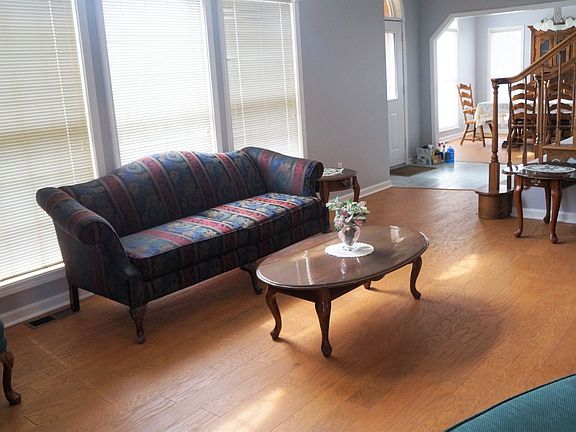 2nd image of 1817 W Mallori Cir