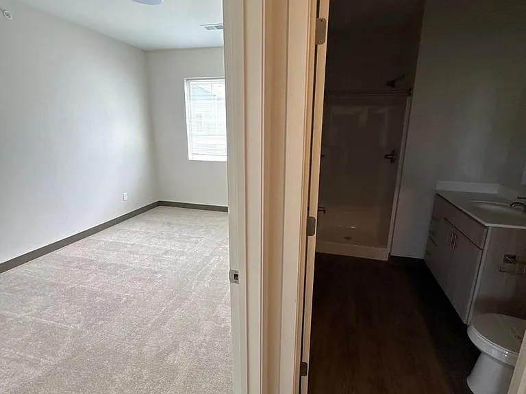 1925 N Redding Ave #B14 — Photo 8
