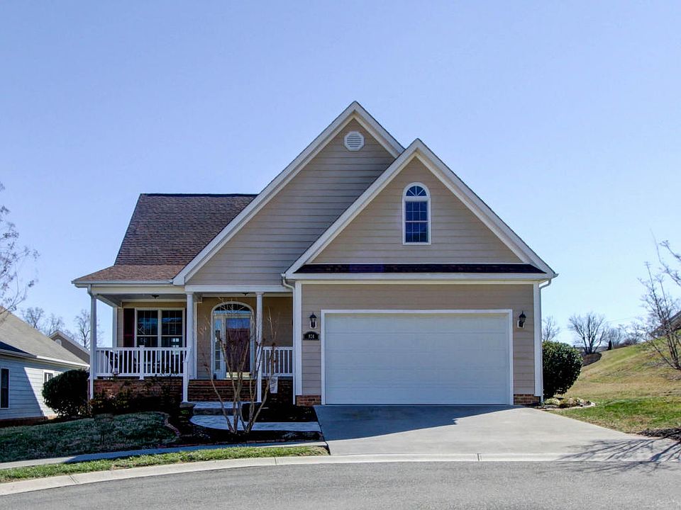 1st image of 924 Langley Pl