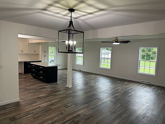 4th image of 34 Country Ln