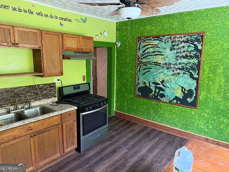 502 Lawrence St — Photo 4