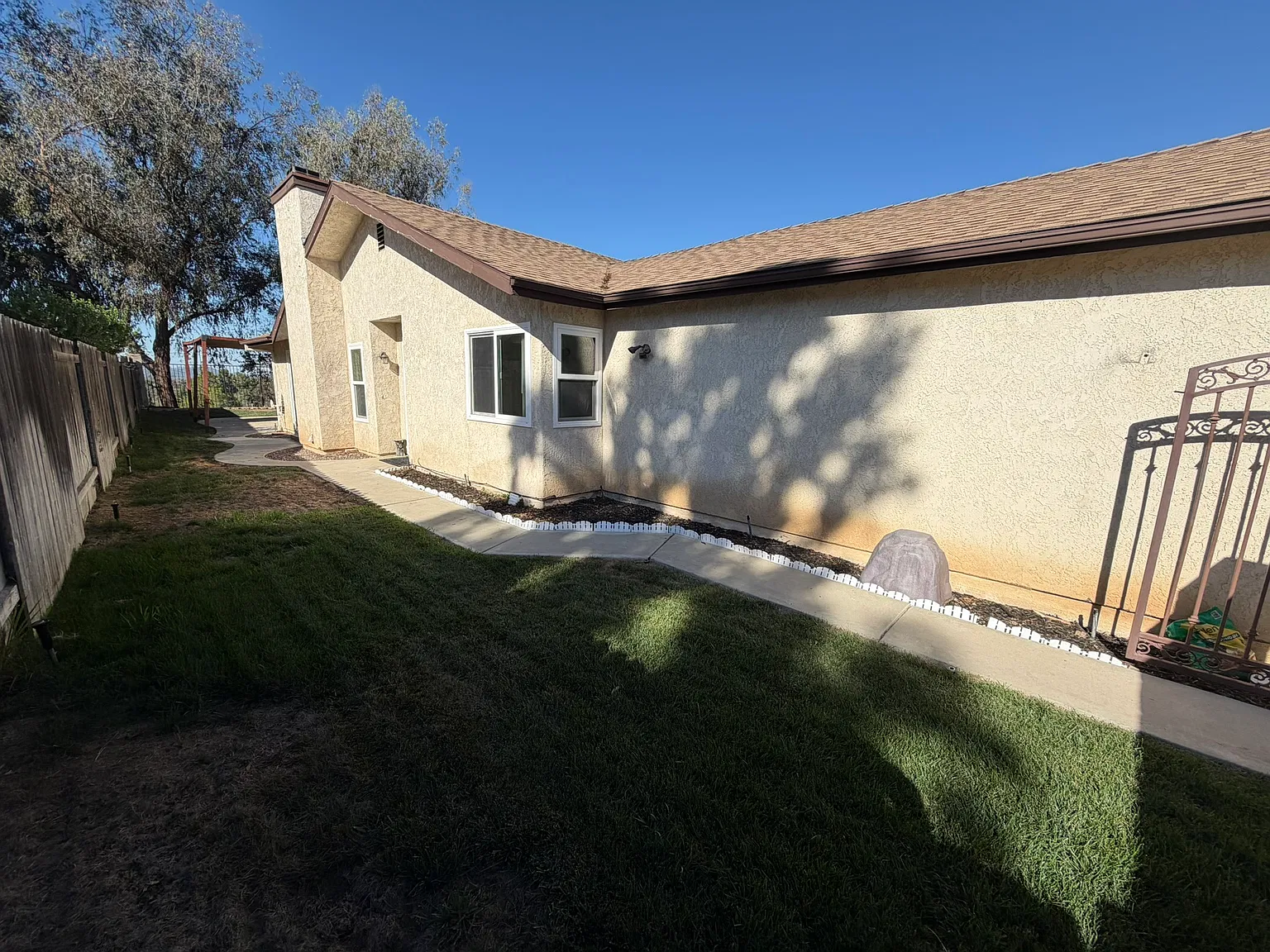 3 bed, 1365 sqft, $3,500 — Photo 2