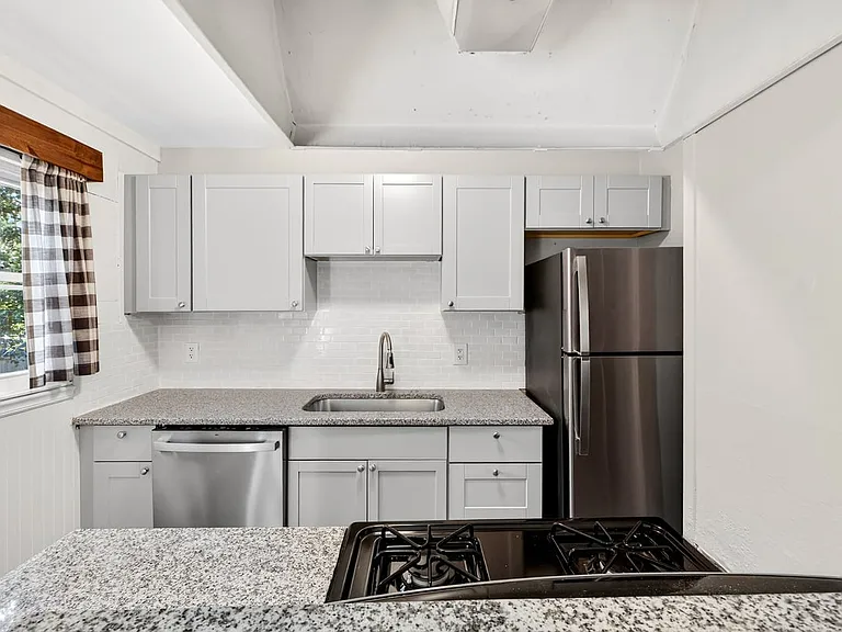 6311 W 81st St — Photo 9