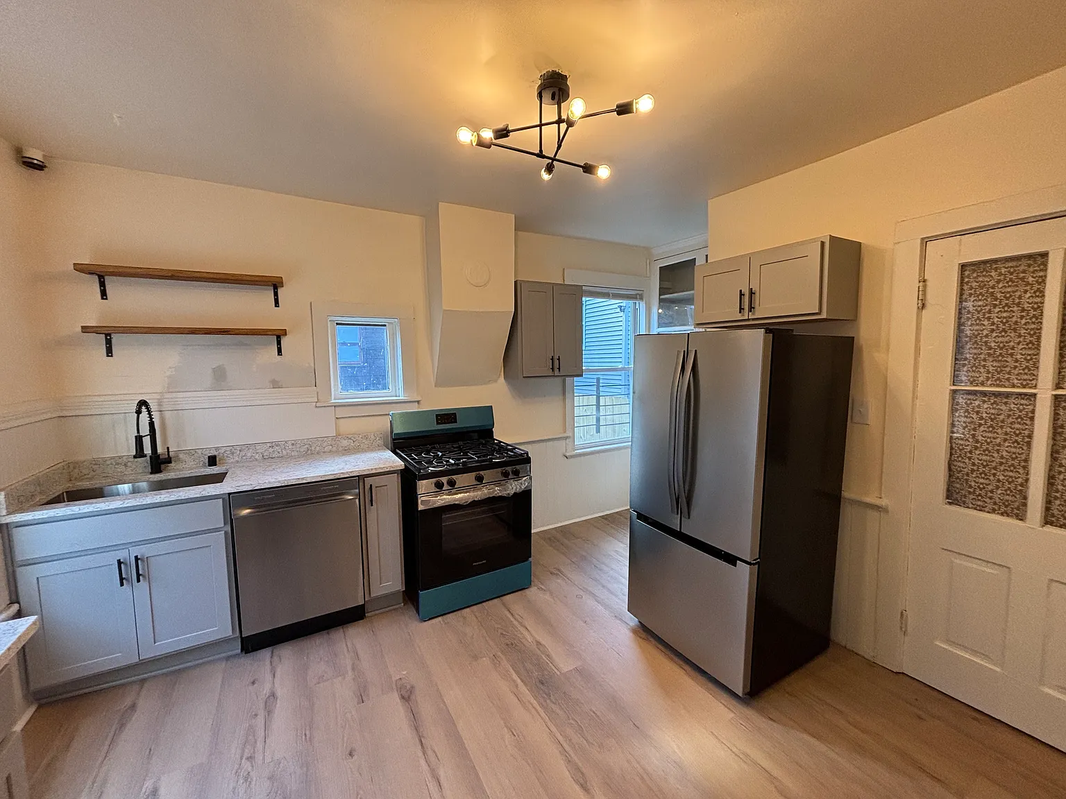 2 bed, 1000 sqft, $2,195 — Photo 3
