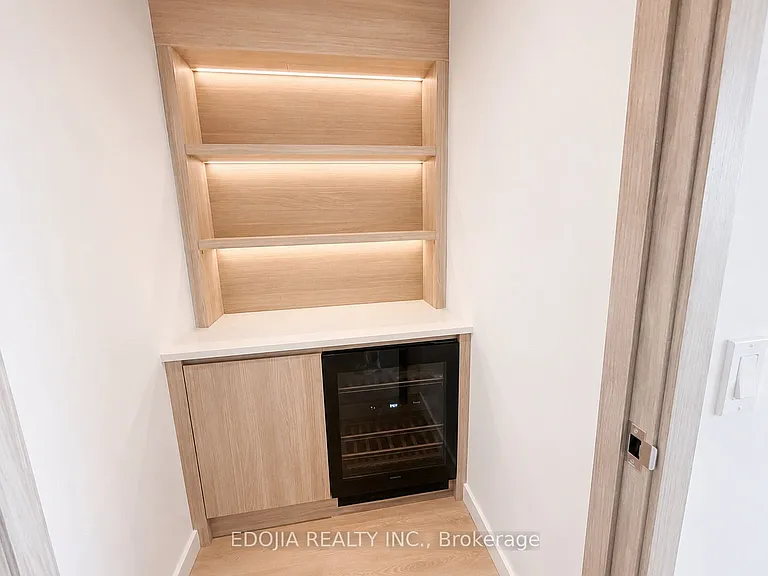 18 Esther Shiner Blvd #1815 — Photo 9