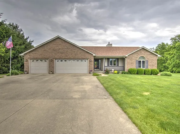 8898 Country Side Dr, Dalton City, IL 61925