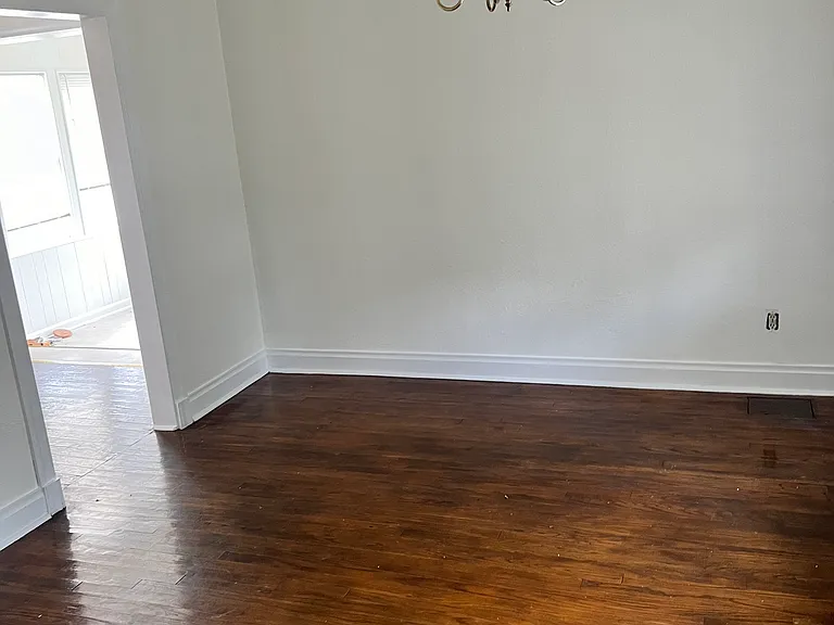 306 Park Cir — Photo 3
