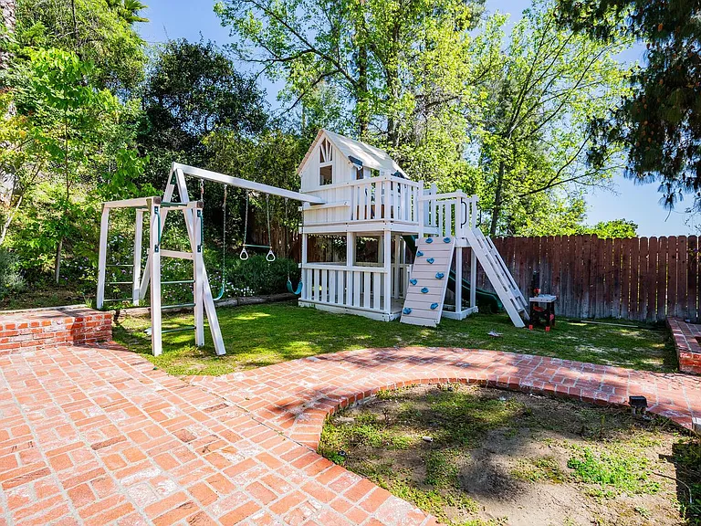 4415 Conchita Way — Photo 29
