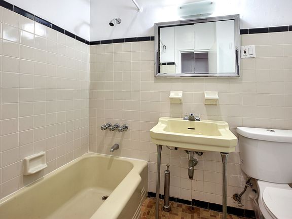 5th image of 69 W 92nd St