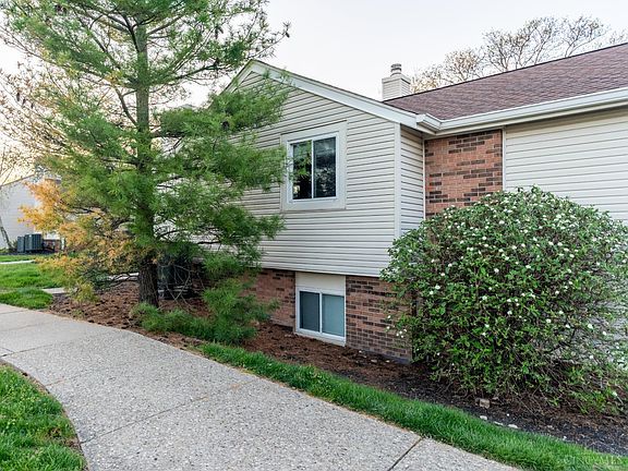 2nd image of 206 Sherwood Green Ct