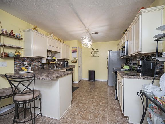 5th image of 869 Maricopa Dr