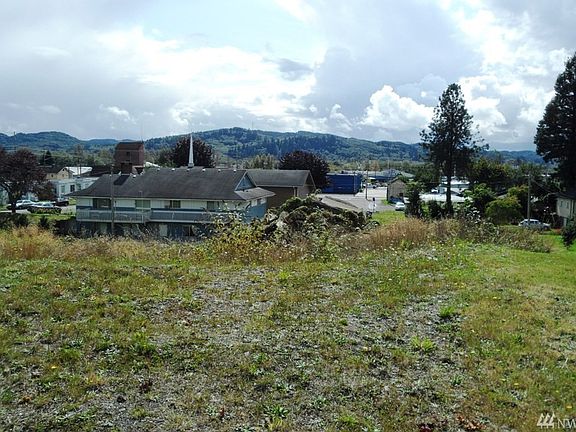 5th image of 217 E Broadway Ave