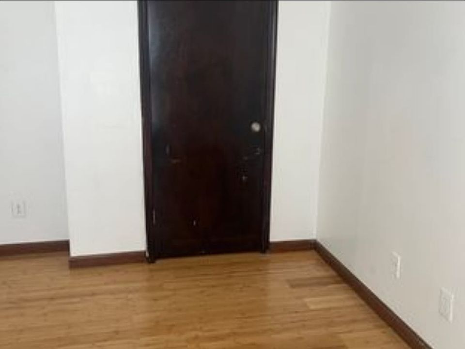 2nd image of 1065 Dickens Rd NW #4A