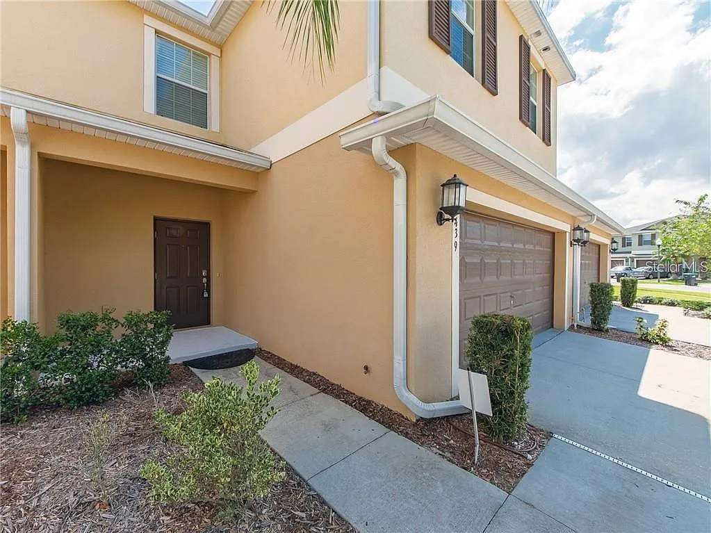 4 bed, 2.5 bath, 2245 sqft, $2,900 — Photo 4
