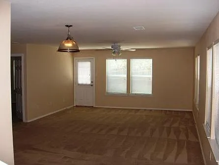 4 bed, 2.5 bath, 1948 sqft, $1,850 — Photo 2