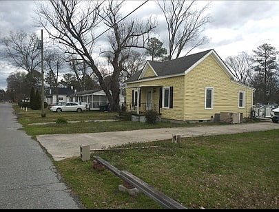 2nd image of 304 Pender St