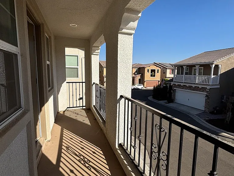 827 Fir St W — Photo 45