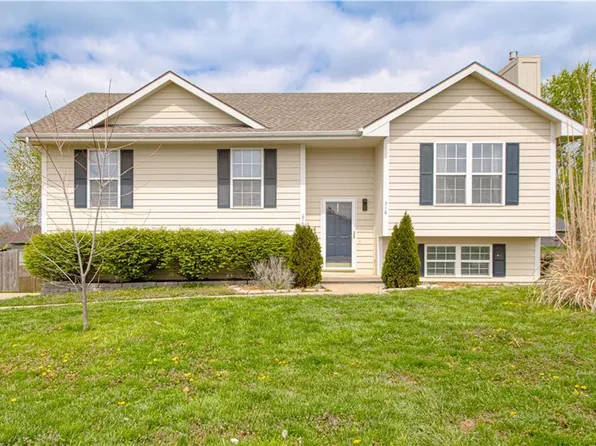310 E 22nd St, Kearney, MO 64060