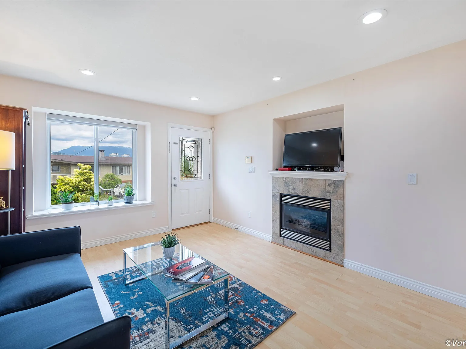 3 bed, 1196 sqft, $3,500 — Photo 3