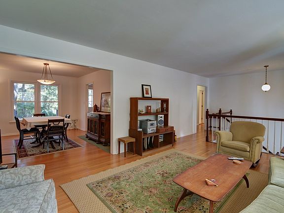 2nd image of 1108 Sandhurst Dr