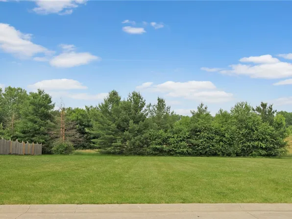 Hawthorne Dr, Charleston, IL 61920
