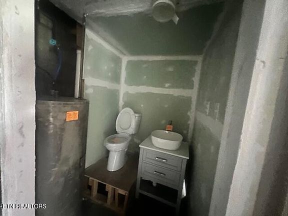4th image of 6528 Withers Cir