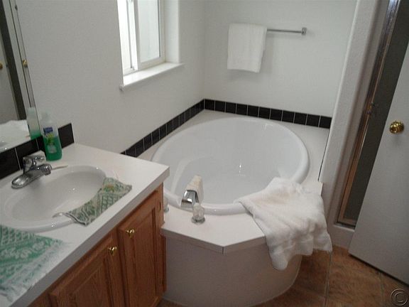 5th image of 7516 Gardenia Dr