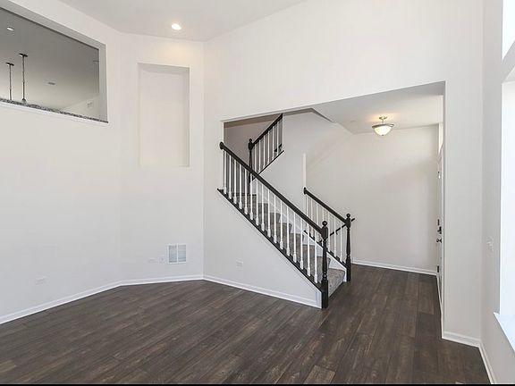 4th image of 3S616 Everton Dr