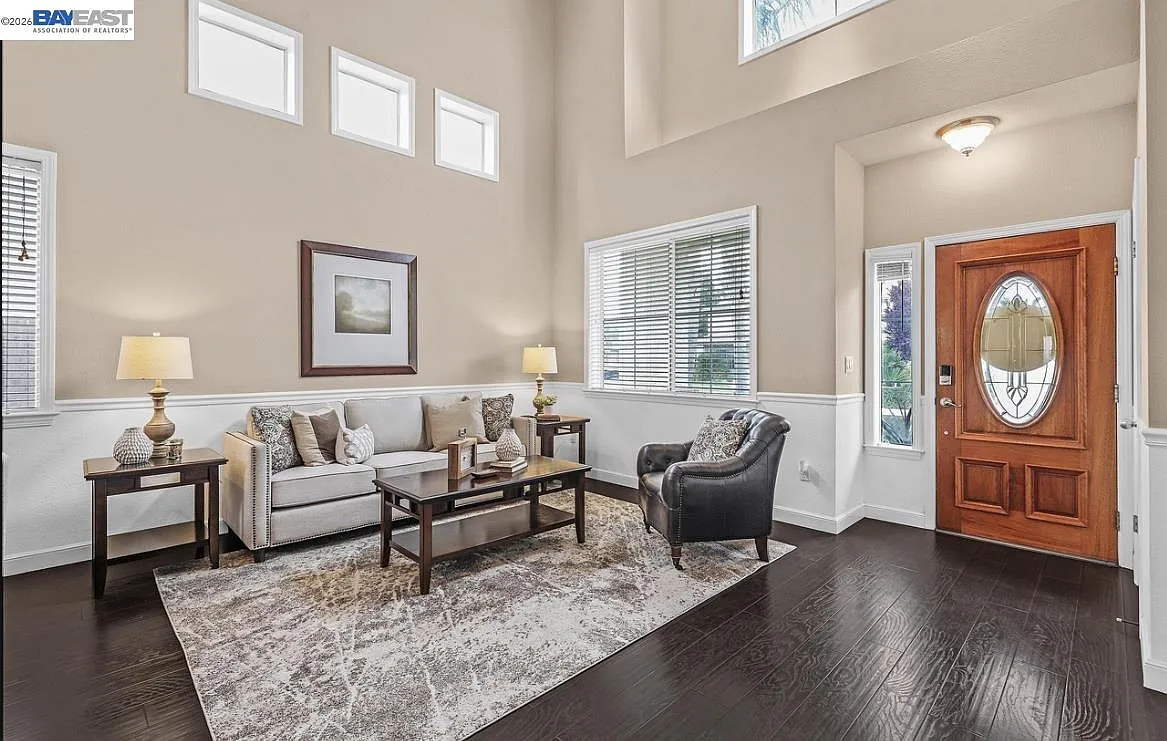 5 bed, 2777 sqft, $4,500 — Photo 2
