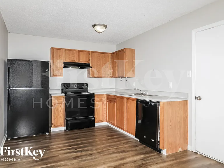 10605 Glenayr Dr — Photo 8