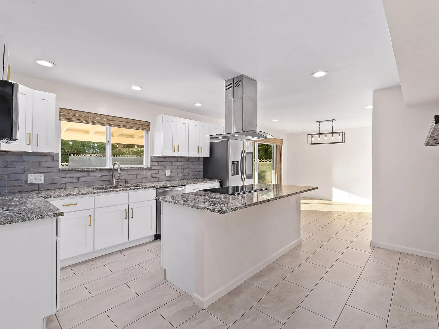 3 bed, 2.5 bath, 2105 sqft, $3,150 — Photo 3