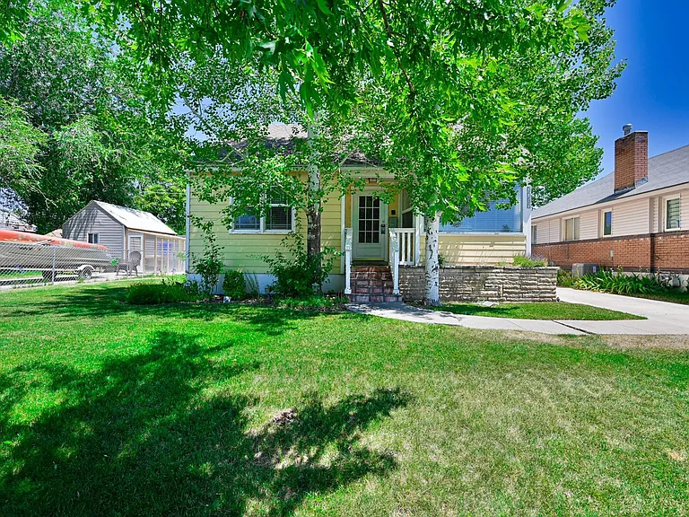 2789 S Alden St — Photo 2