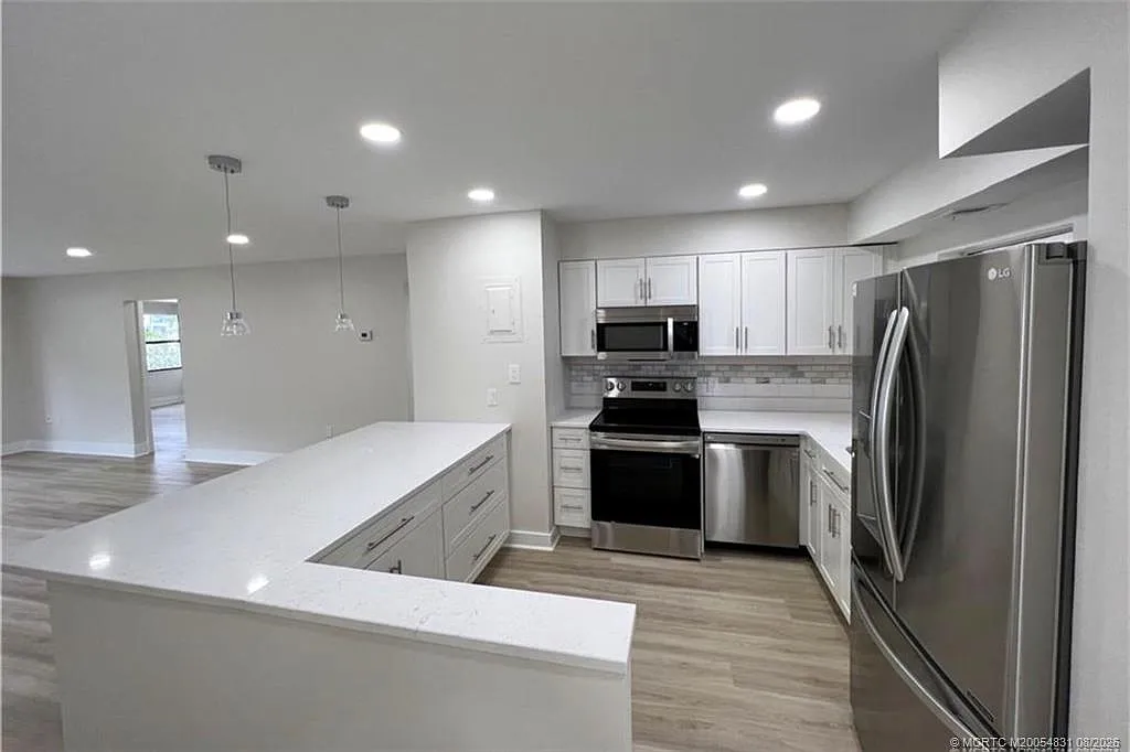 2 bed, 2.0 bath, 1125 sqft, $2,400 — Photo 1