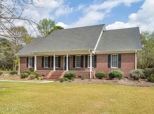 213 Country Club Dr, Wallace, NC 28466