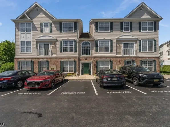 141 Limerick Ln, Lopatcong Twp., NJ 08865