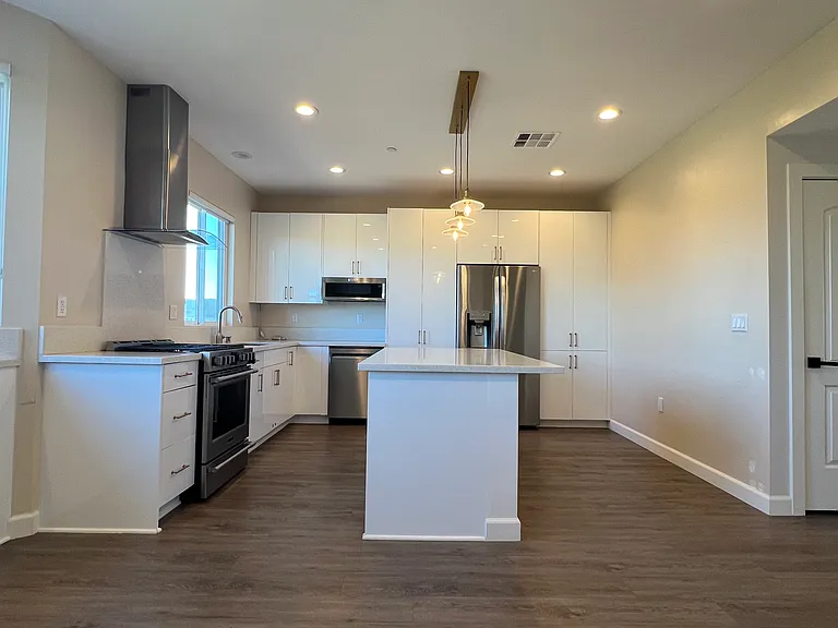 926 Warwick Ave — Photo 14